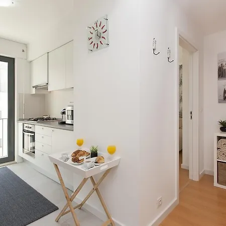 Bairrus Lisbon Apartments - Mello Apartment *