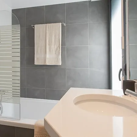 Bairrus Lisbon Apartments - Mello Apartment *